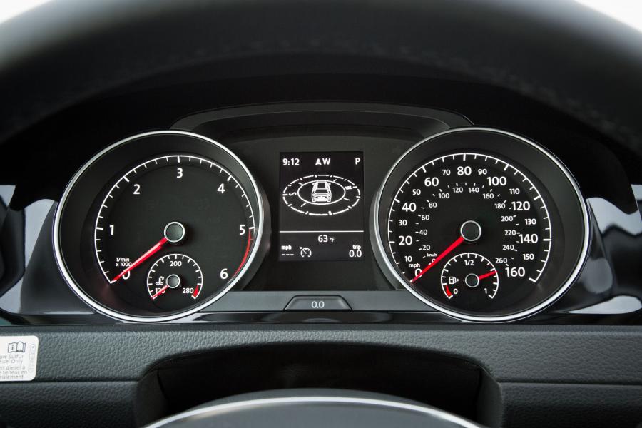  Volkswagen Golf TDI SportWagen 2016 года  (US) (фото 6 из 11)
